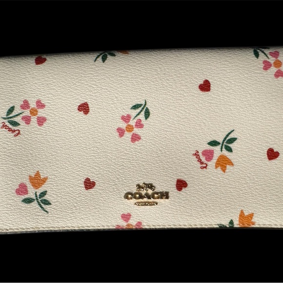 Coach Anna Foldover Clutch Crossbody With Heart Petal Print NWOT - Picture 2 of 6